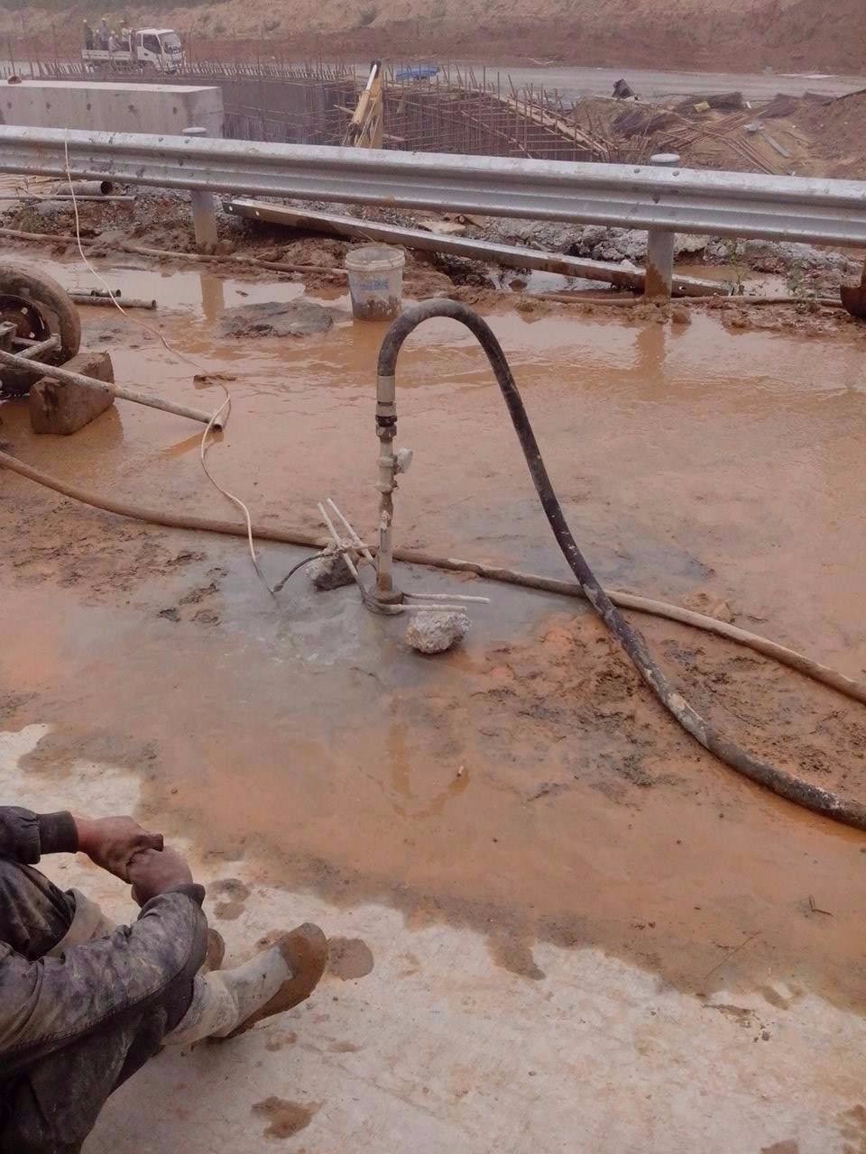 拉萨路基压密注浆